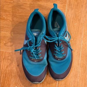 Women’s Nikes size 9